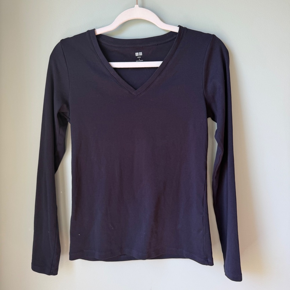 Uniqlo Long Sleeve T Shirt V-Neck Layering Navy Blue Supima Cotton Stretch Small